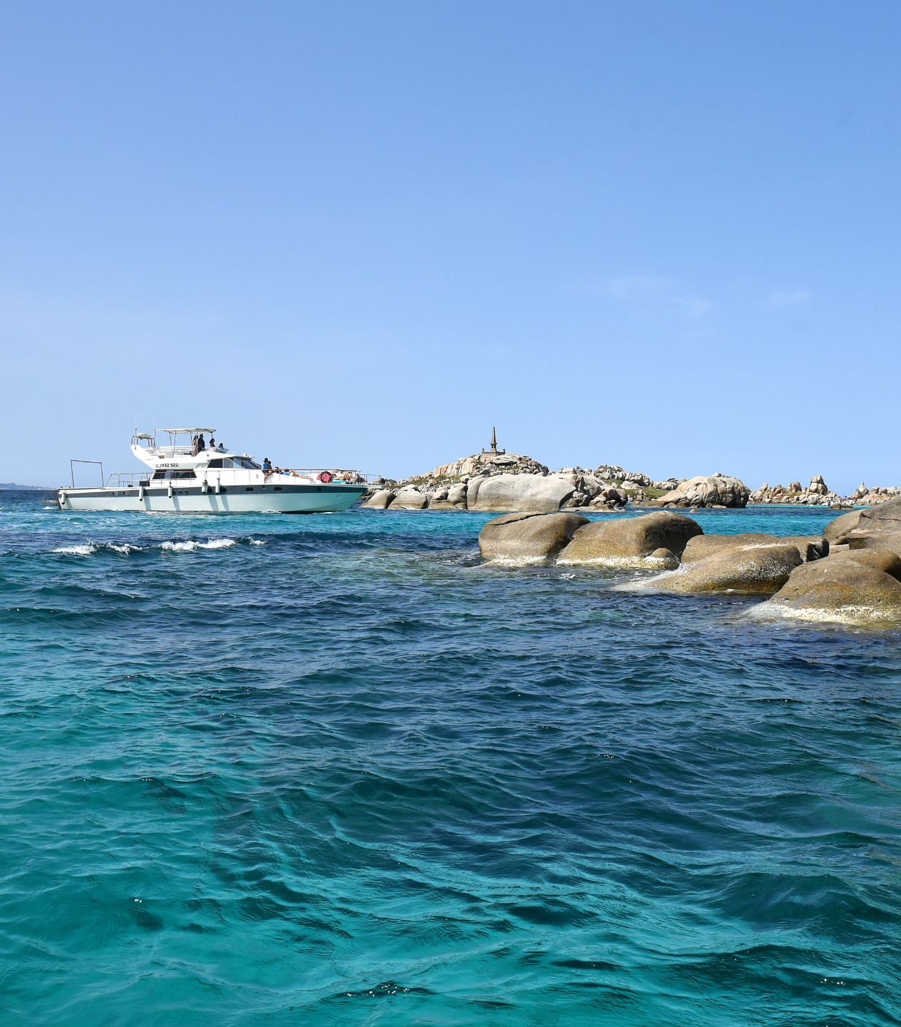 Découvrir l'Ile de Cavallo lors d'une balade en bateau en Corse-du-Sud | Briséis Croisières